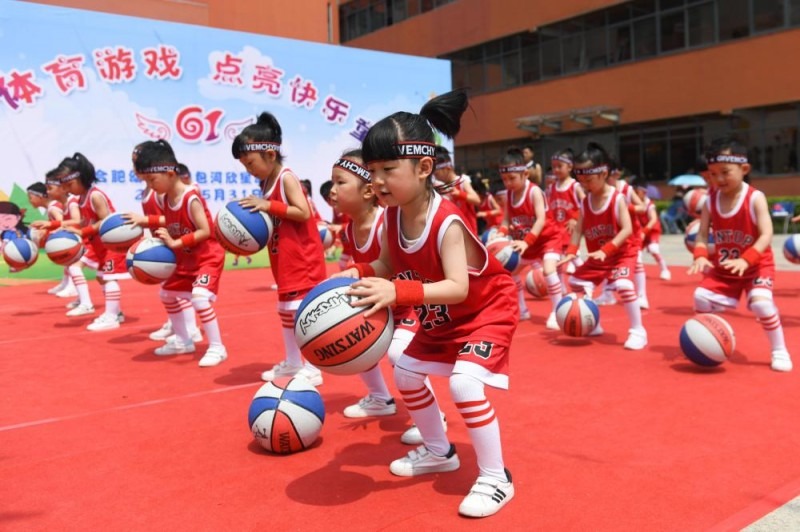 于根伟考察收官战主场场地：前些天草皮一直在开地暖加紧养护