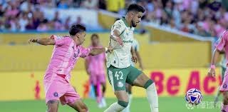 勇士队防守顶尖，波斯特超越格林，科尔应给予更多首发机会。